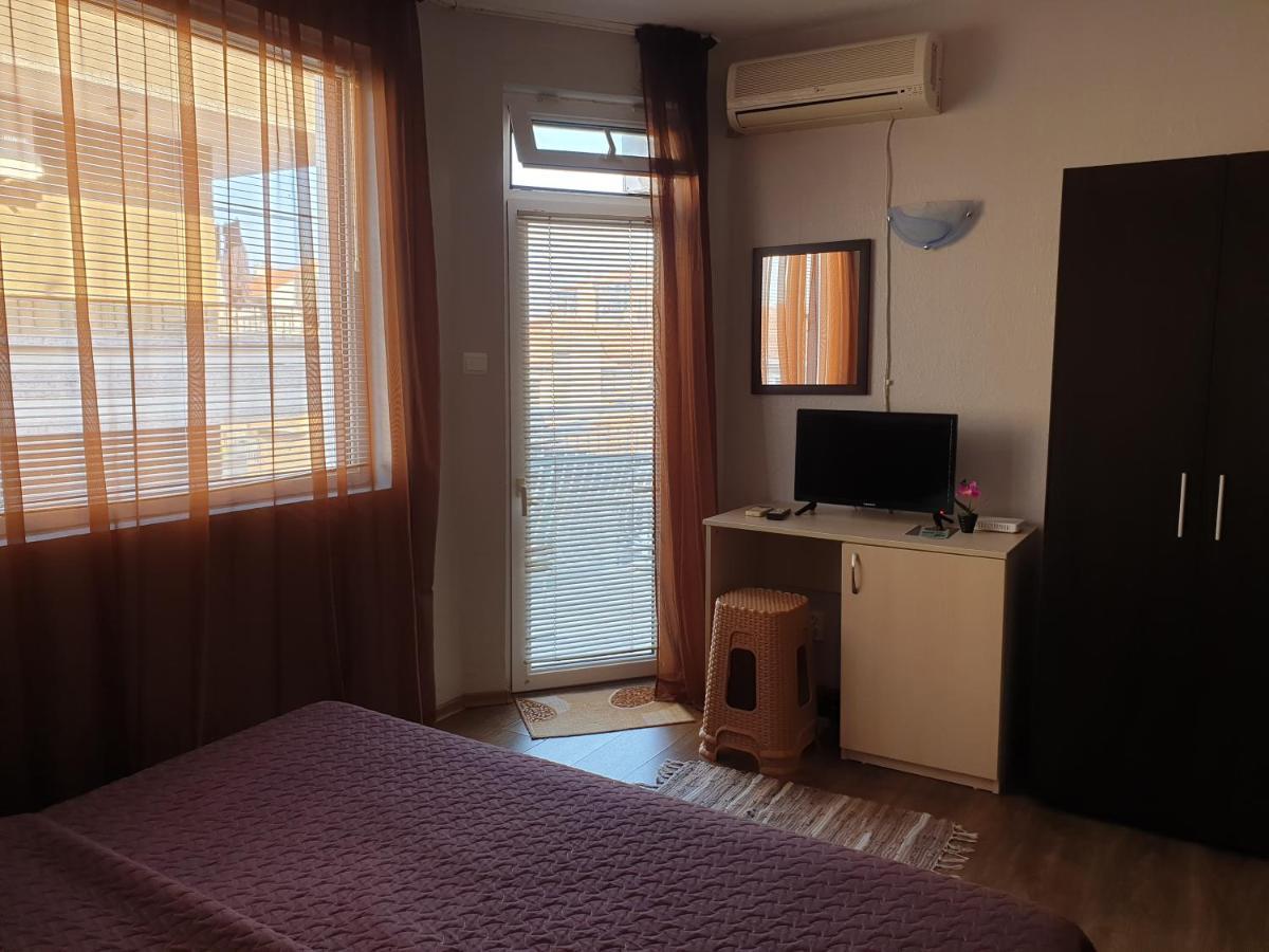 Guest House Taligarov Pomorie Exterior photo