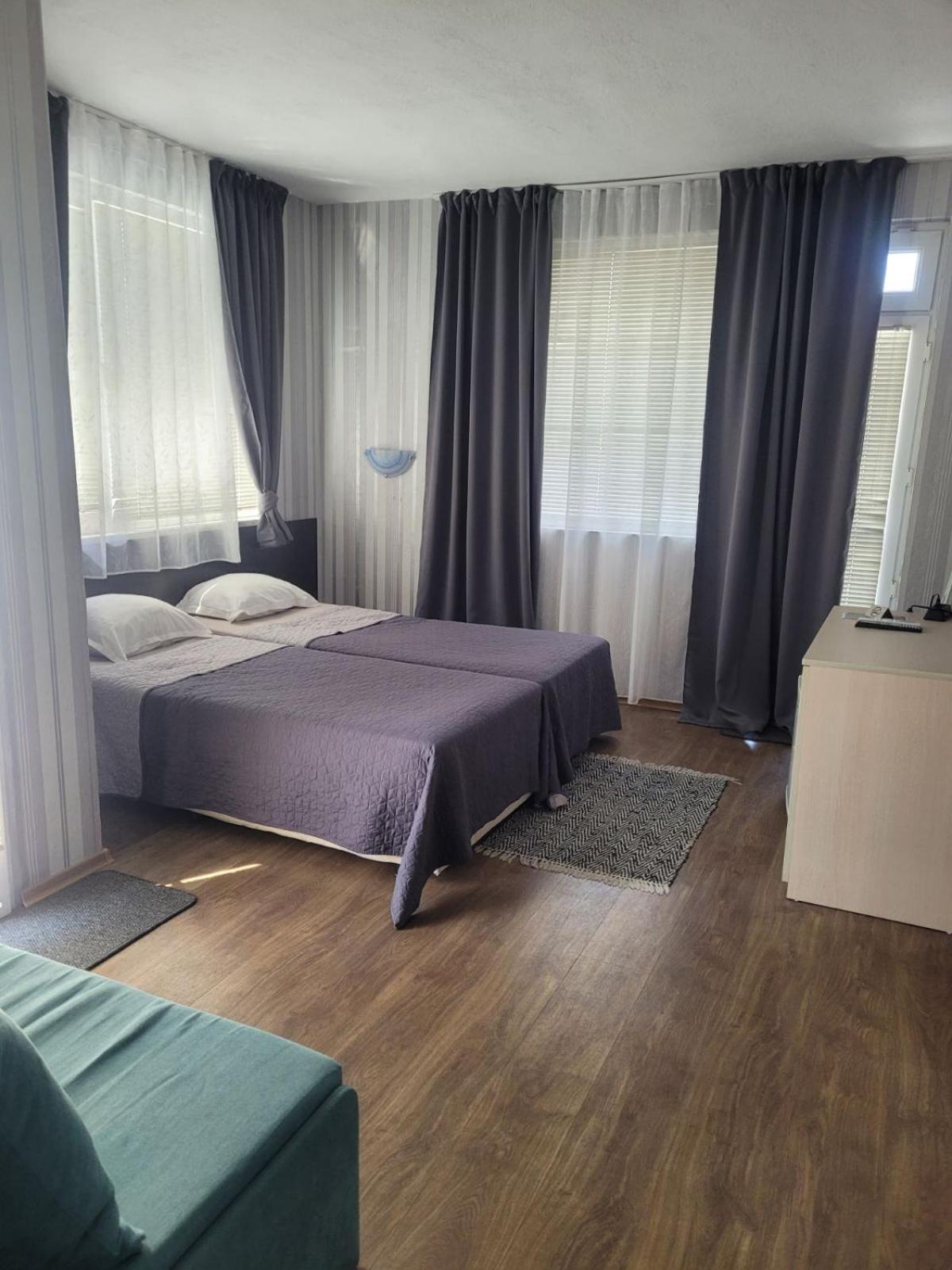 Guest House Taligarov Pomorie Exterior photo